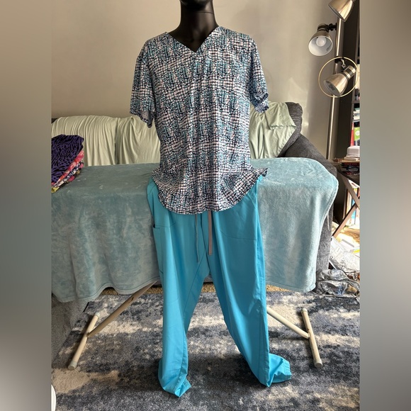 Barco Uniforms Blue and White Women's Scrub Top and Pants set - Picture 3 of 4